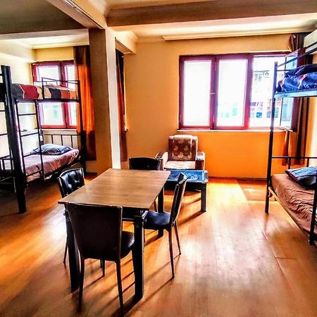 באטומי Masala Hostel מראה חיצוני תמונה