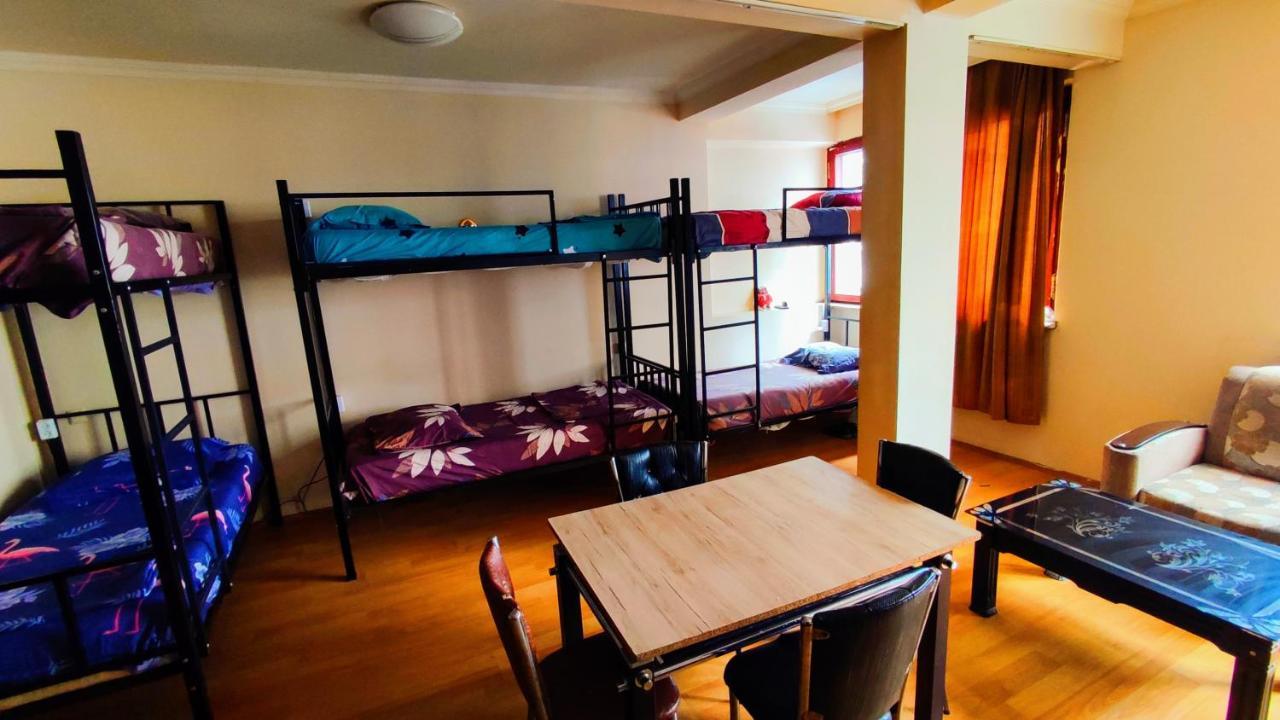 באטומי Masala Hostel מראה חיצוני תמונה