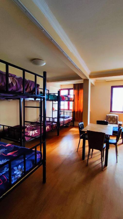 באטומי Masala Hostel מראה חיצוני תמונה