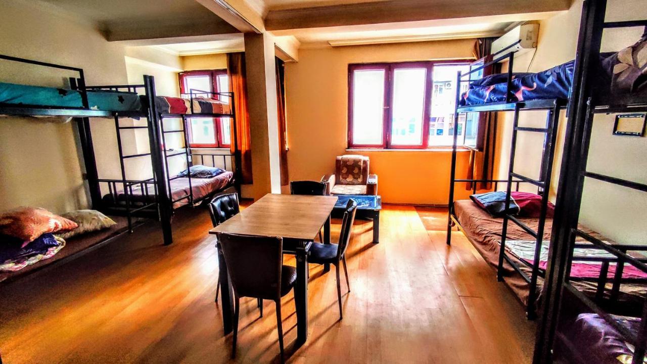 באטומי Masala Hostel מראה חיצוני תמונה