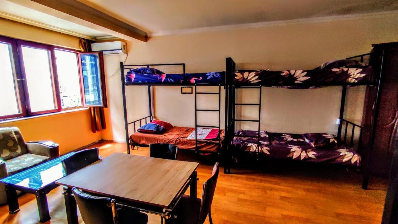 באטומי Masala Hostel מראה חיצוני תמונה